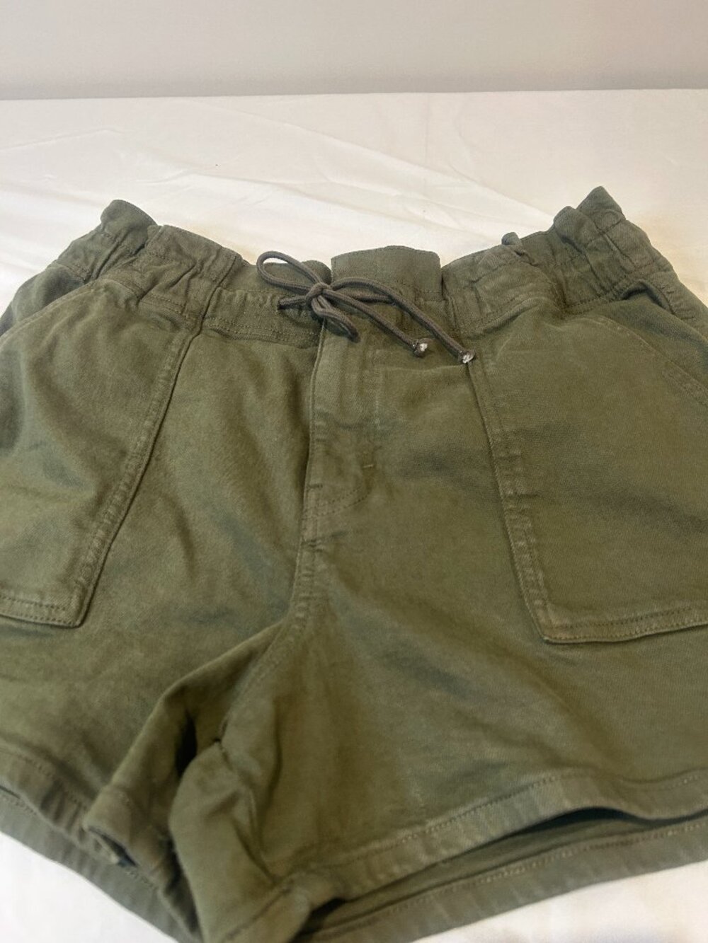a.n.a Olive Green Drawstring Utility Shorts Women’s Size 12